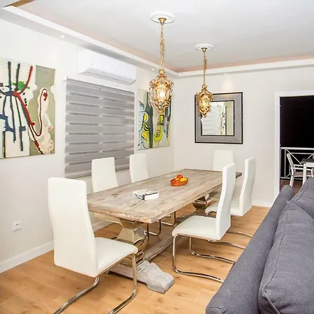 Luxury With Private Swimming Pool アパート *