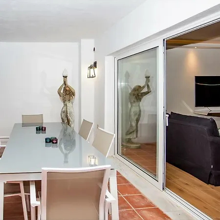 Luxury With Private Swimming Pool Apartament *