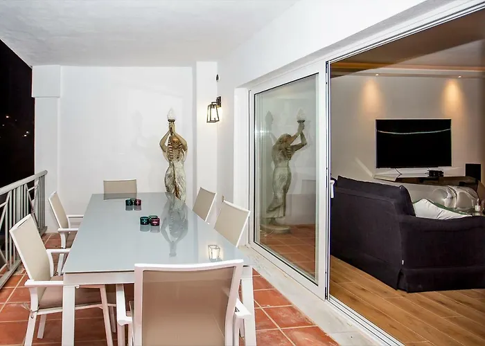 Luxury With Private Swimming Pool Apartament *